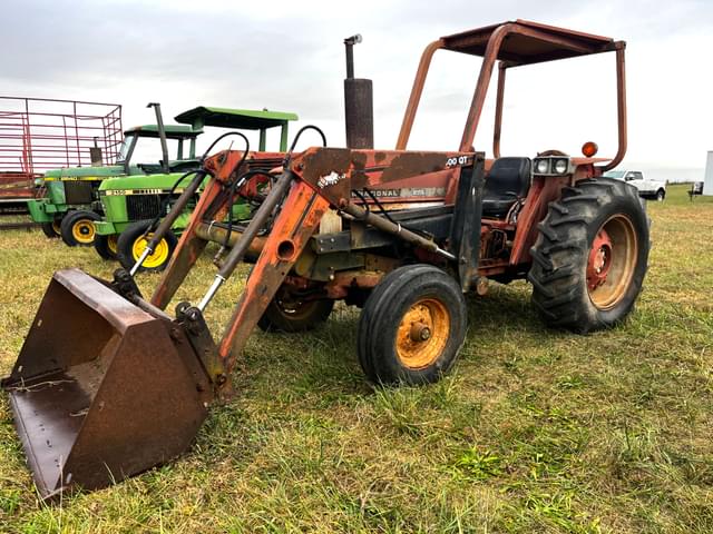 Image of International Harvester 574 equipment image 2