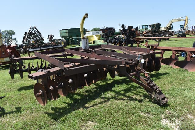 Image of International Harvester 580 equipment image 2