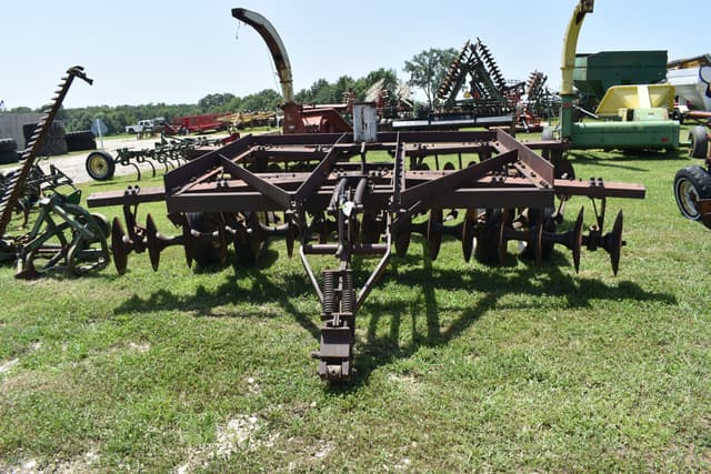 Image of International Harvester 580 equipment image 1