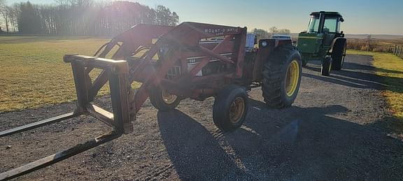 Image of International Harvester 584 equipment image 1