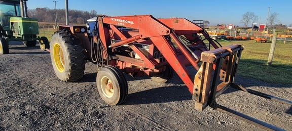 Main image International Harvester 584