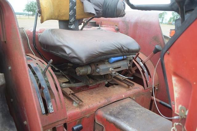 Image of International Harvester 584 equipment image 4