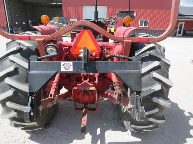 Image of International Harvester 584 equipment image 4