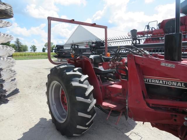 Image of International Harvester 584 equipment image 2