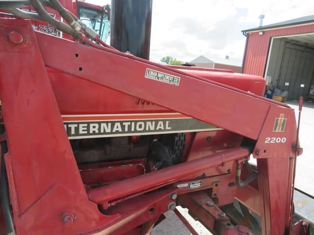 Image of International Harvester 584 equipment image 3