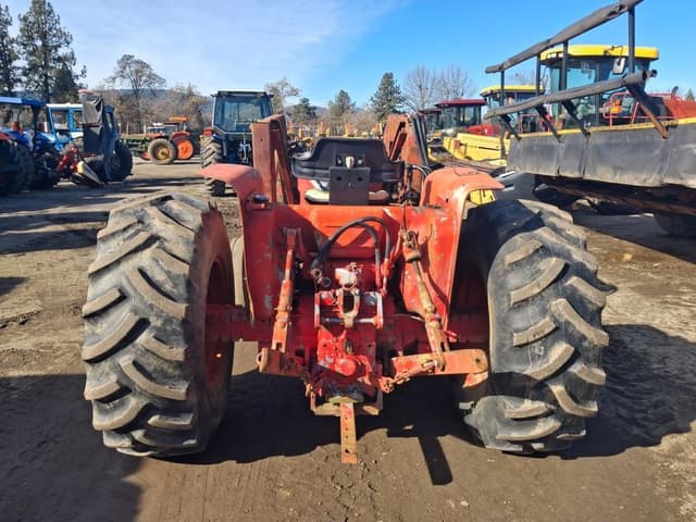 Image of International Harvester 584 equipment image 4