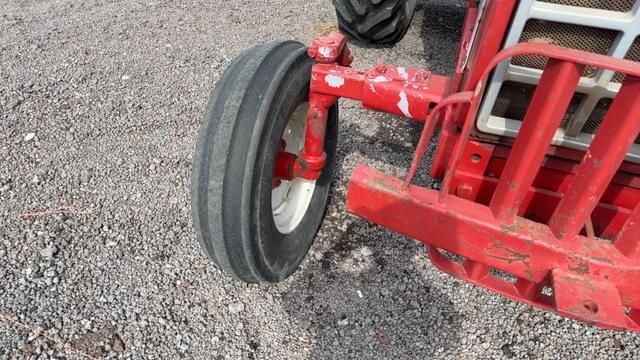 Image of International Harvester 584 equipment image 4