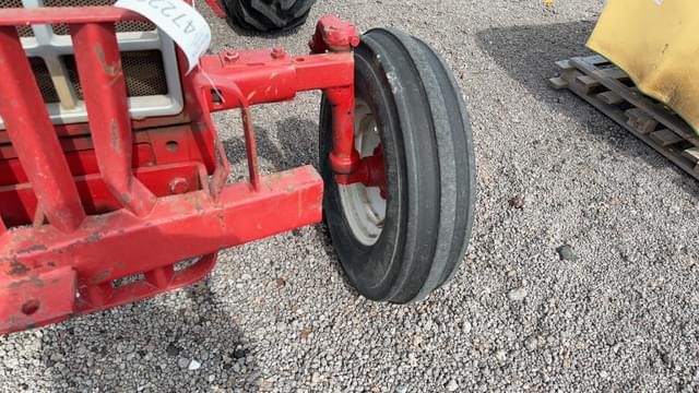 Image of International Harvester 584 equipment image 3