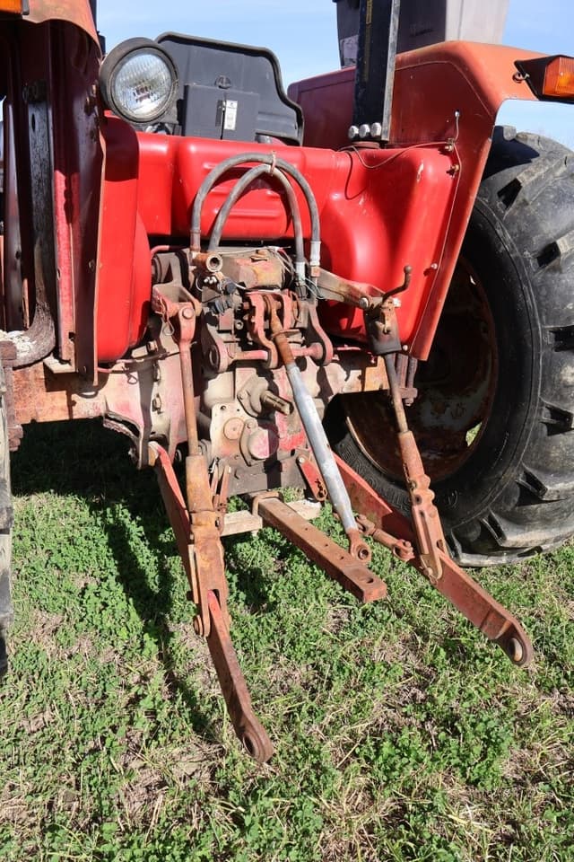 Image of International Harvester 584 equipment image 3