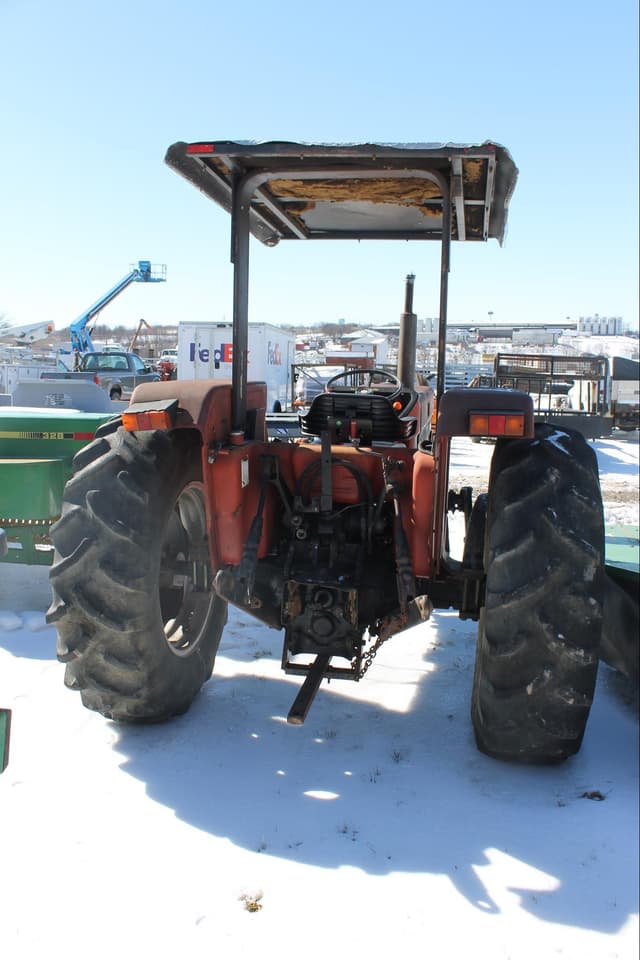 Image of International Harvester 585 equipment image 3
