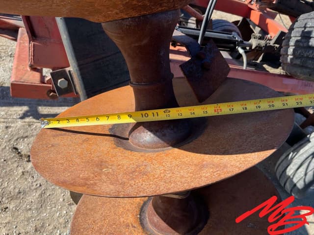 Image of International Harvester 596 equipment image 4