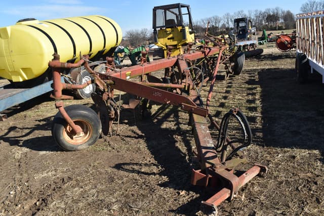 Image of International Harvester 720 equipment image 1