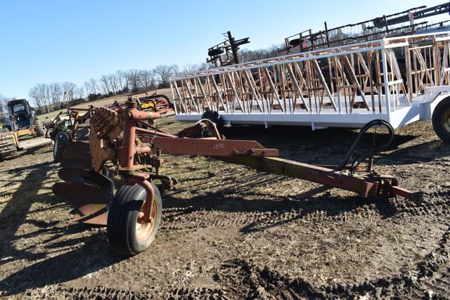 Image of International Harvester 720 equipment image 2