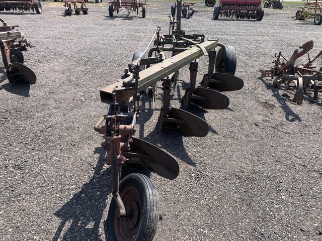 Image of International Harvester 60 equipment image 1