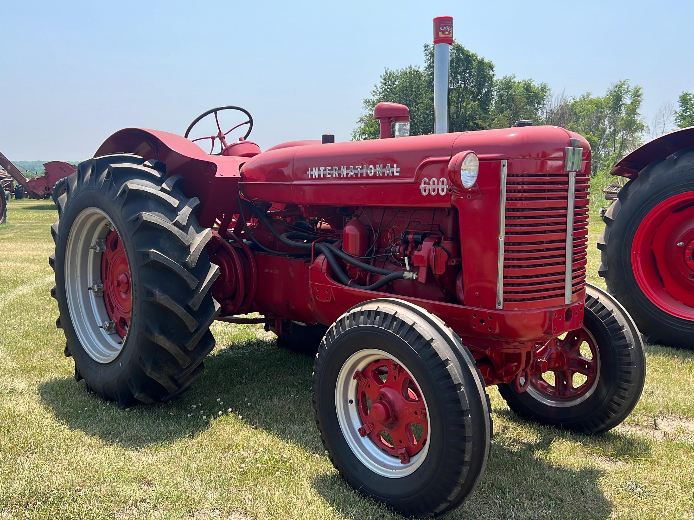 Main image International Harvester 600