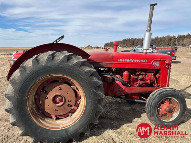 Image of International Harvester 600 equipment image 3
