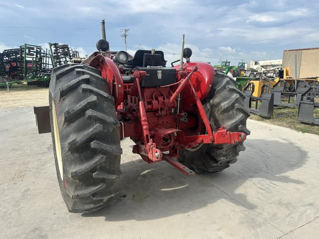 Image of International Harvester 606 equipment image 3