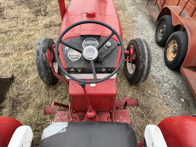 Image of International Harvester 606 equipment image 3