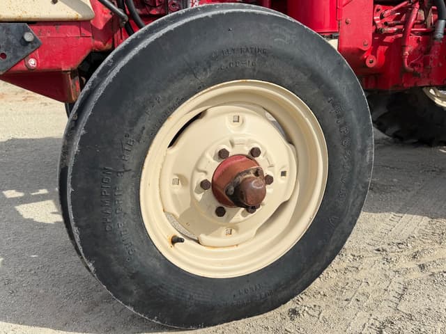 Image of International Harvester 606 equipment image 4