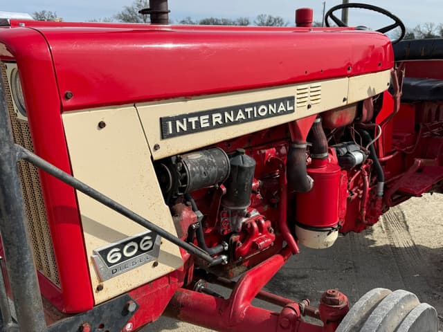 Image of International Harvester 606 equipment image 3