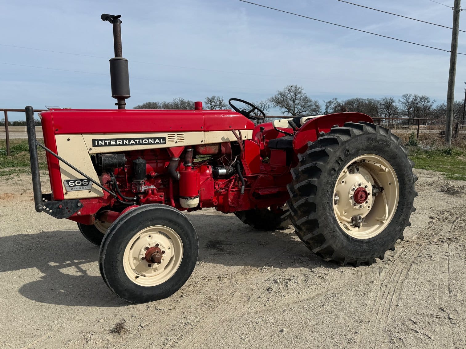 1965 International Harvester 606 Equipment Image0