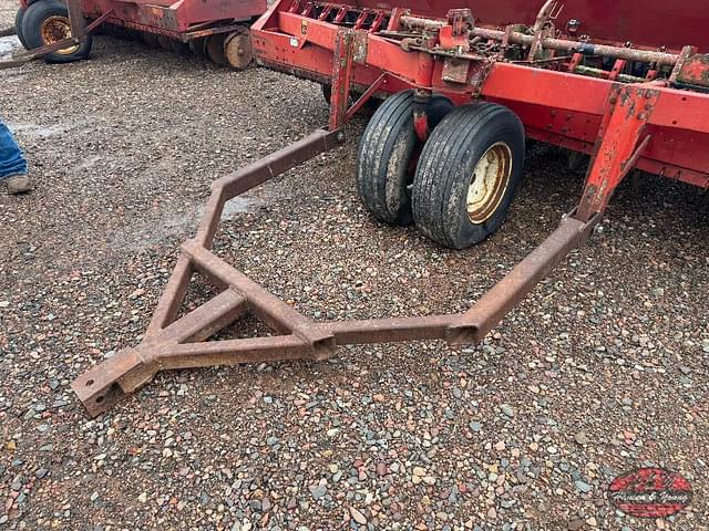 Image of International Harvester 620 equipment image 1