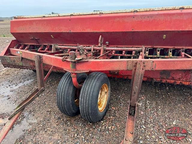 Image of International Harvester 620 equipment image 2