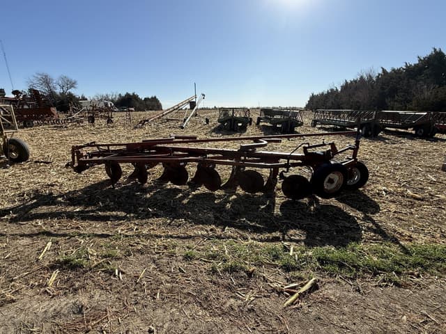 Image of International Harvester 616 equipment image 2