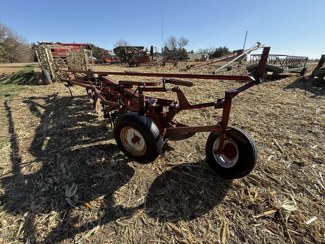 Image of International Harvester 616 equipment image 1