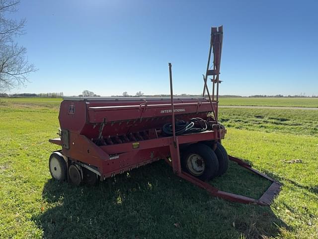 Image of International Harvester 620 equipment image 1
