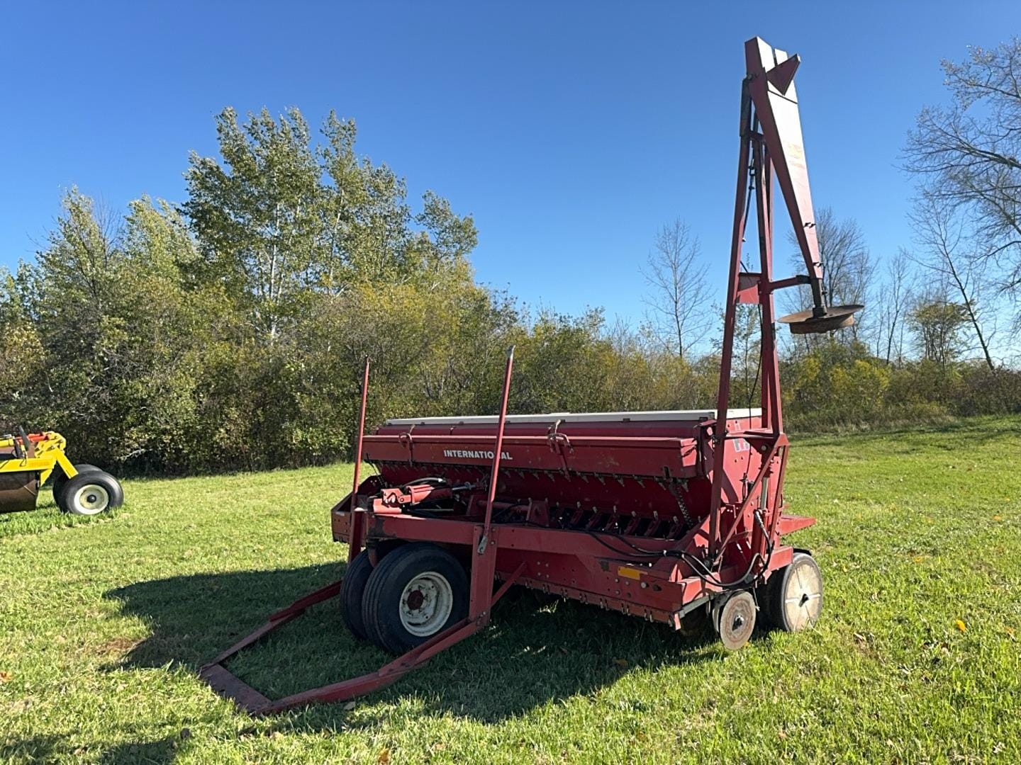 International Harvester 620 Equipment Image0