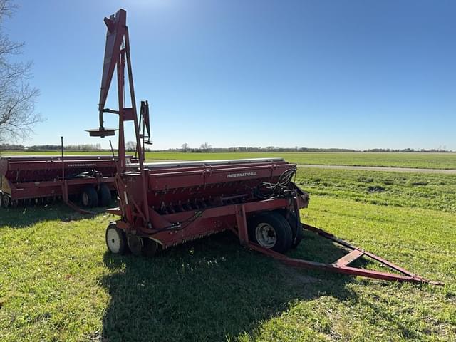 Image of International Harvester 620 equipment image 1
