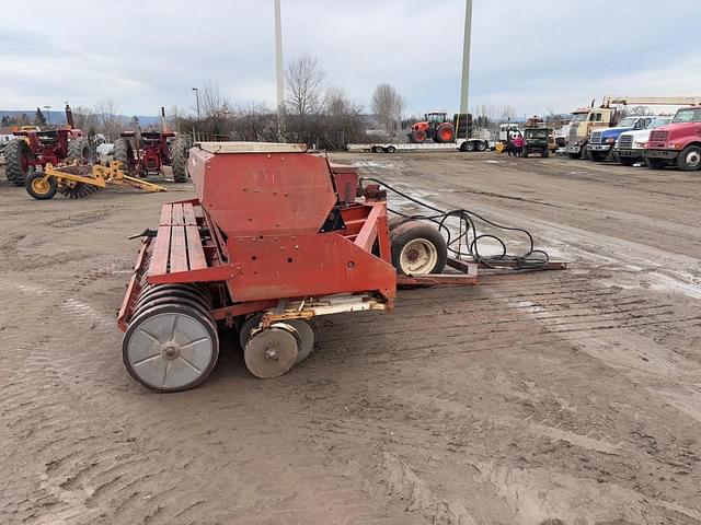 Image of International Harvester 620 equipment image 3