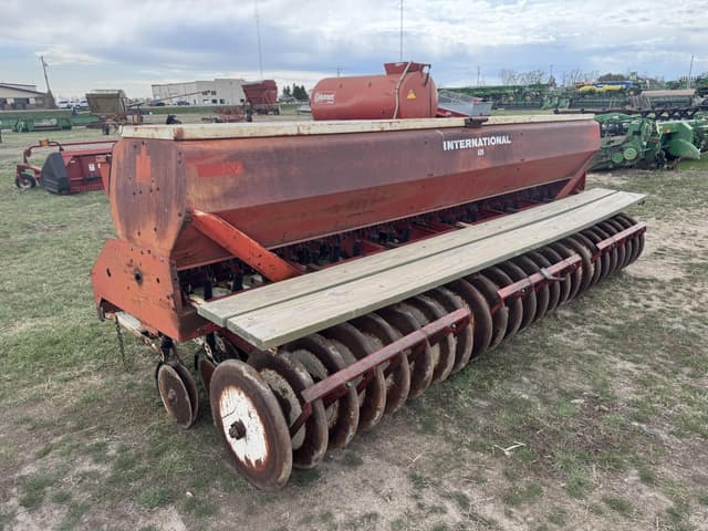 Image of International Harvester 620 equipment image 3