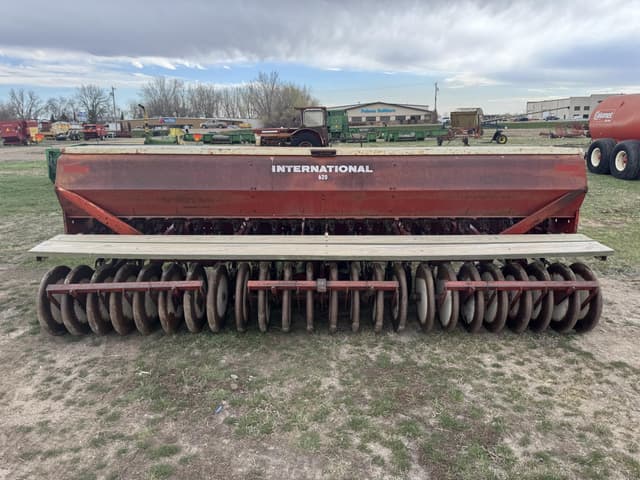 Image of International Harvester 620 equipment image 4