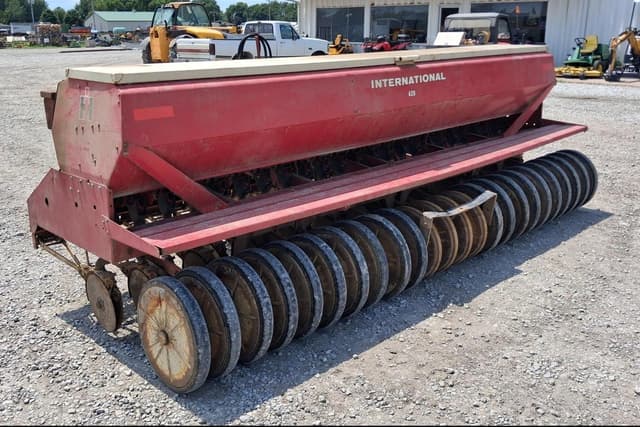 Image of International Harvester 620 equipment image 3