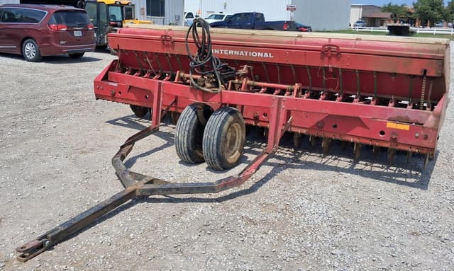 Image of International Harvester 620 equipment image 1