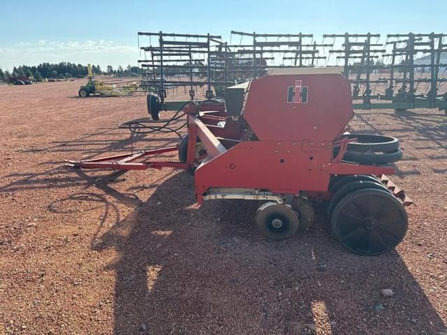 Image of International Harvester 620 equipment image 1