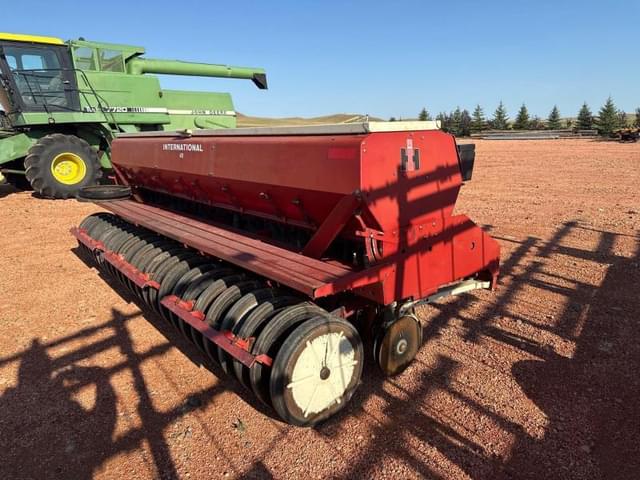 Image of International Harvester 620 equipment image 4