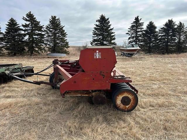 Image of International Harvester 620 equipment image 2