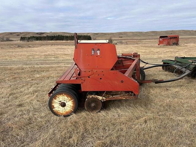 Image of International Harvester 620 equipment image 4