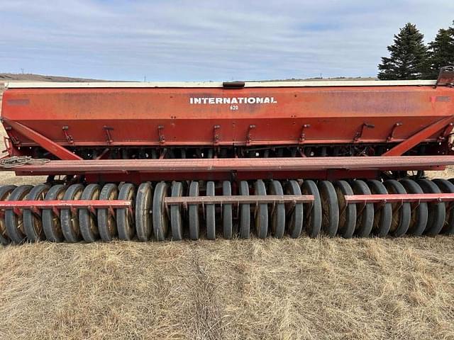 Image of International Harvester 620 equipment image 3