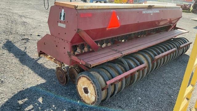 Image of International Harvester 620 equipment image 4