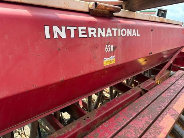Image of International Harvester 620 equipment image 4