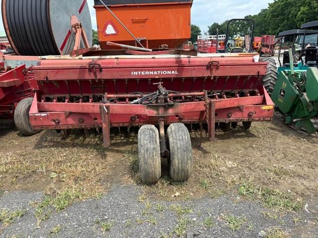 Image of International Harvester 620 equipment image 1