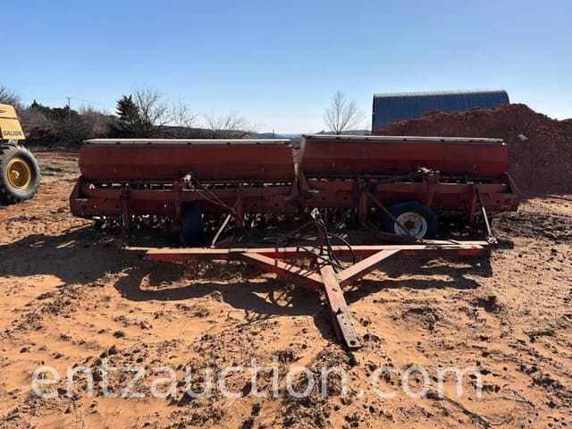 Image of International Harvester 620 equipment image 1