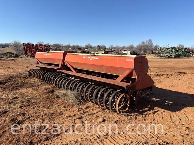 Image of International Harvester 620 equipment image 3