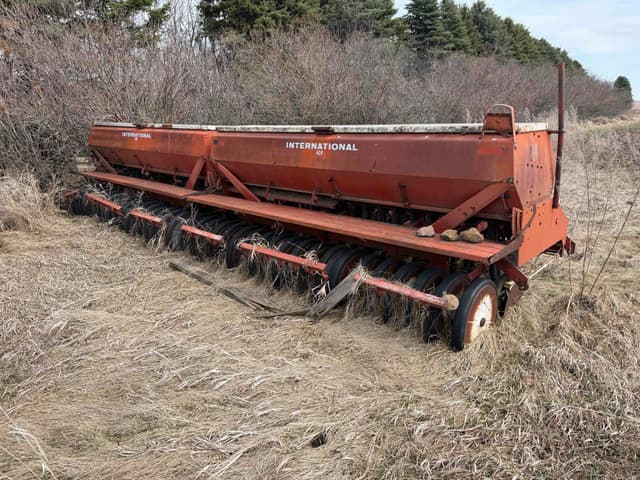 Image of International Harvester 620 equipment image 3