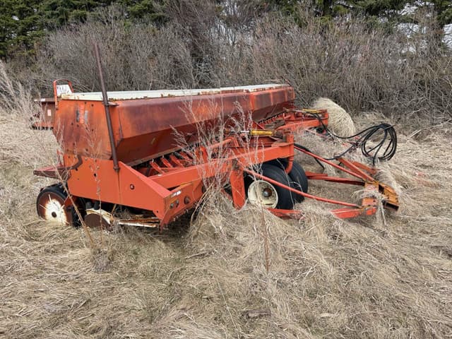Image of International Harvester 620 equipment image 4