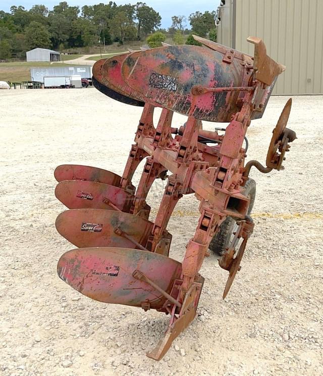 Image of International Harvester 642 equipment image 3